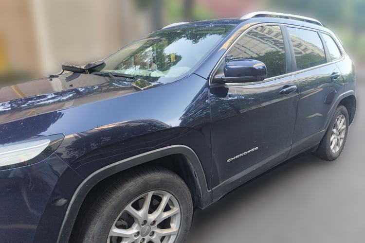 Used Jeep Cherokee 2017 2.0L Superior Edition Guazi used car, China used car export, Used car for sale, Used Jeep cars, Cheapest cars for sale