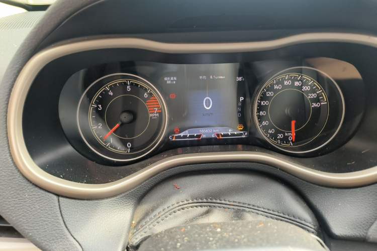 Used Jeep Cherokee 2017 2.0L Superior Edition Odometer Close Up