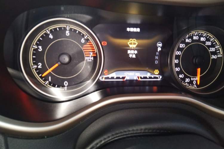 Used Jeep Cherokee 2017 2.0L Superior Edition Odometer Close Up