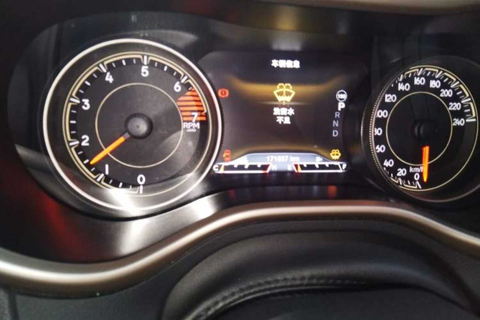 Used Jeep Cherokee 2017 2.0L Superior Edition Odometer Close Up