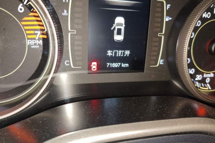 Used Jeep Cherokee 2017 2.4L Leading Edition Odometer Close Up