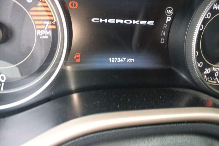 Used Jeep Cherokee 2017 2.0L Superior Edition Odometer Close Up