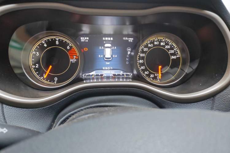 Used Jeep Cherokee 2017 2.0L Superior Edition Odometer Close Up