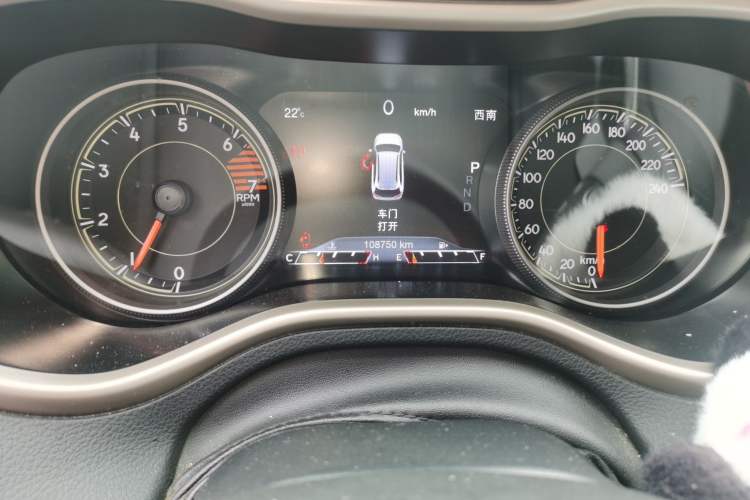 Used Jeep Cherokee 2017 2.0L Superior Edition Odometer Close Up