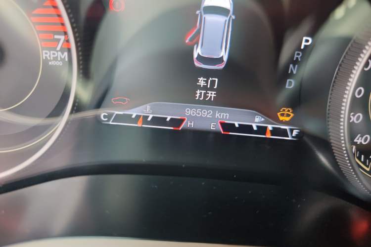 Used Jeep Cherokee 2017 2.0L Superior Edition Odometer Close Up