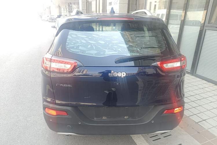 Used Jeep Cherokee 2017 2.0L Superior Edition Rear
