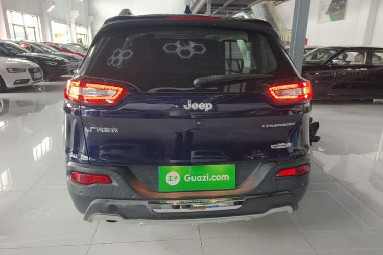 Used Jeep Cherokee 2017 2.0L Superior Edition Rear