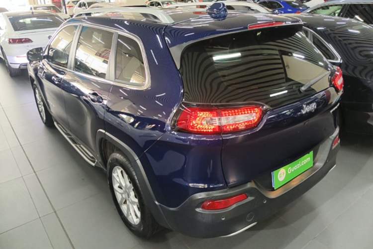 Used Jeep Cherokee 2017 2.0L Superior Edition Rear Left 45 Deg