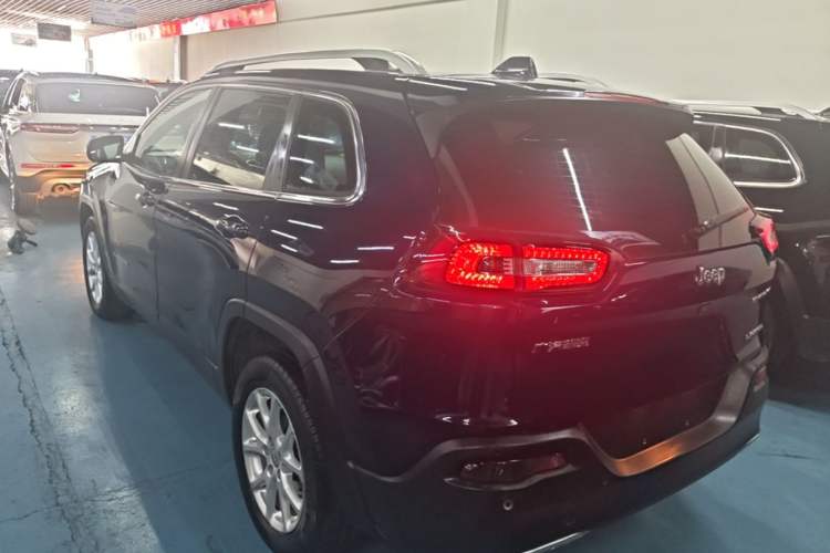 Used Jeep Cherokee 2017 2.4L Leading Smart Edition Rear Left 45 Deg