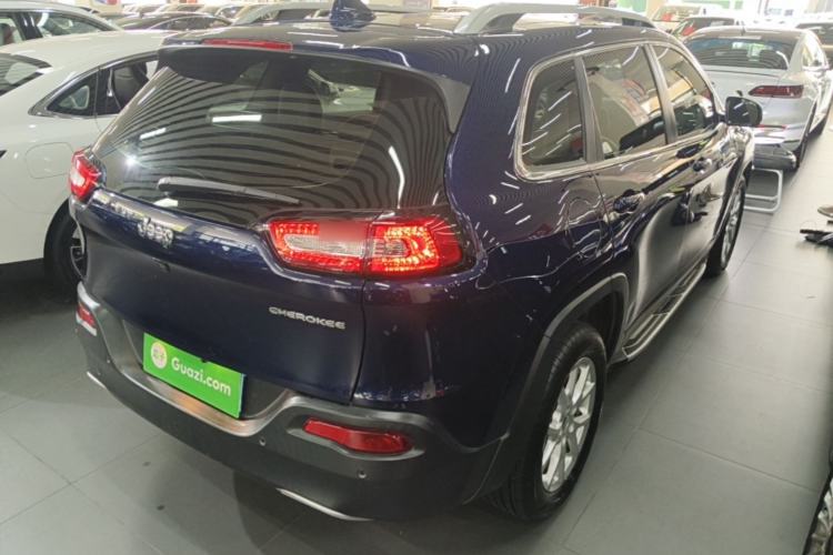 Used Jeep Cherokee 2017 2.0L Superior Edition Rear Right 45 Deg