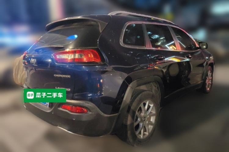 Used Jeep Cherokee 2017 2.0L Superior Edition Rear Right 45 Deg