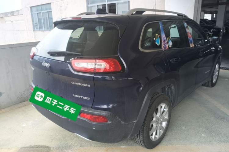 Used Jeep Cherokee 2017 2.0L Superior Edition Rear Right 45 Deg