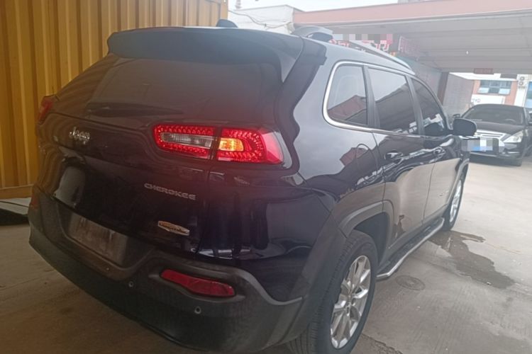 Used Jeep Cherokee 2017 2.0L Superior Edition Rear Right 45 Deg