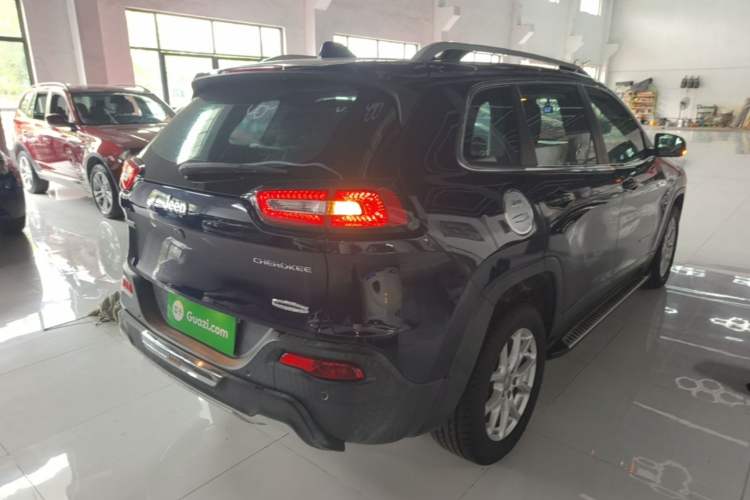 Used Jeep Cherokee 2017 2.0L Superior Edition Rear Right 45 Deg