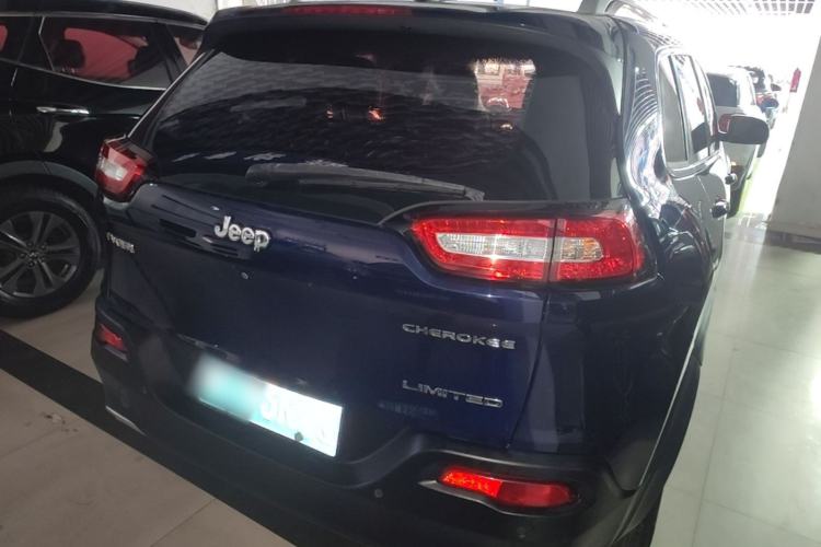 Used Jeep Cherokee 2017 2.4L Leading Smart Edition Rear Right 45 Deg