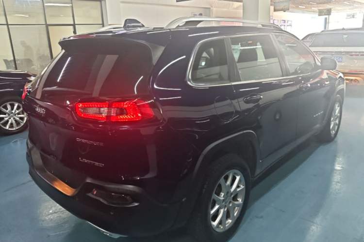 Used Jeep Cherokee 2017 2.4L Leading Smart Edition Rear Right 45 Deg