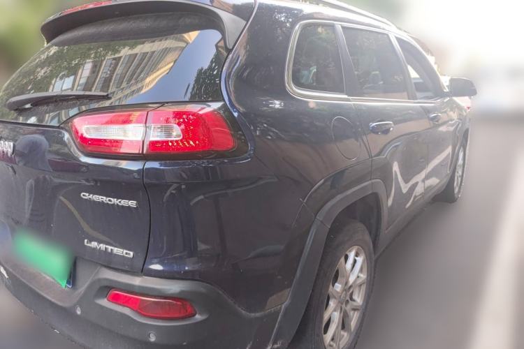 Used Jeep Cherokee 2017 2.0L Superior Edition Rear Right 45 Deg