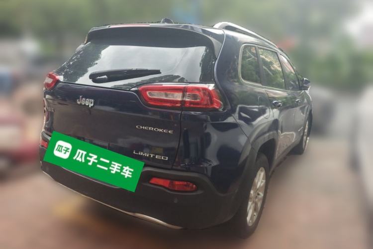 Used Jeep Cherokee 2017 2.0L Superior Edition Rear Right 45 Deg