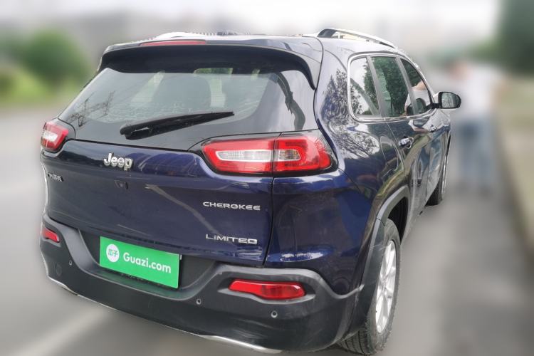 Used Jeep Cherokee 2017 2.0L Superior Edition Rear Right 45 Deg