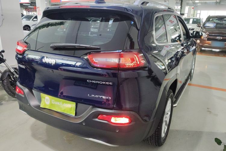 Used Jeep Cherokee 2017 2.0L Superior Edition Rear Right 45 Deg