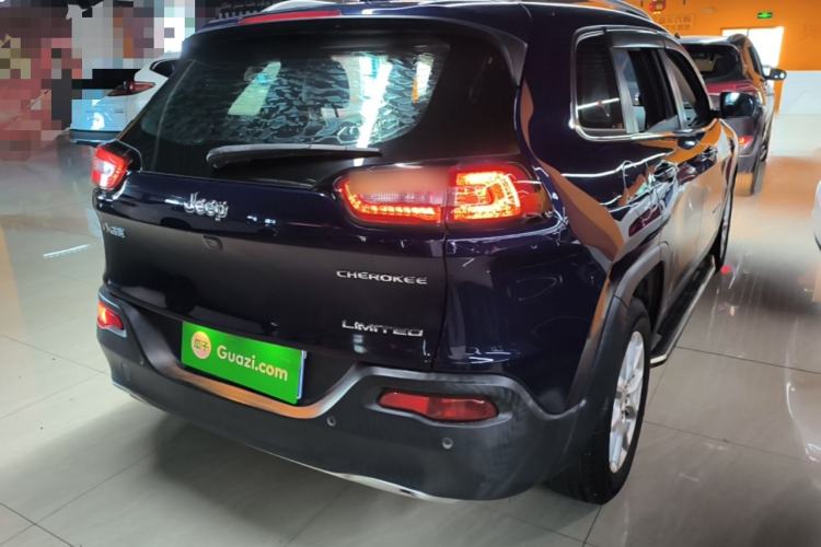 Used Jeep Cherokee 2017 2.0L Superior Edition Rear Right 45 Deg