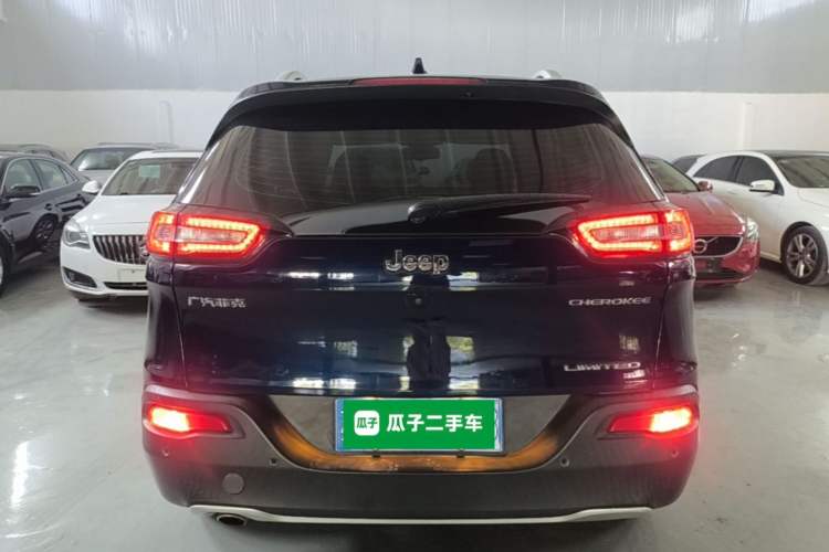 Used Jeep Cherokee 2017 2.0L Superior Edition Rear