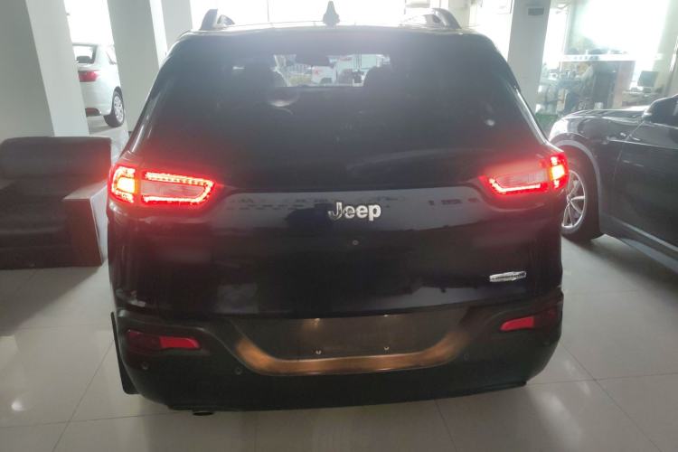 Used Jeep Cherokee 2017 2.0L Superior Edition Rear