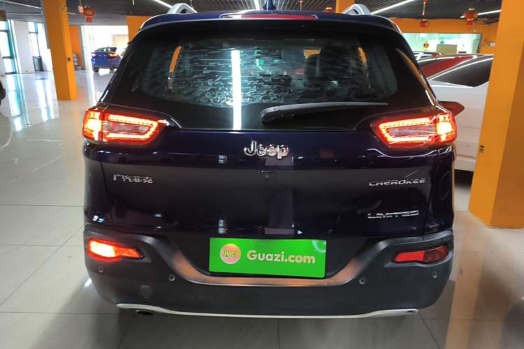 Used Jeep Cherokee 2017 2.0L Superior Edition Rear