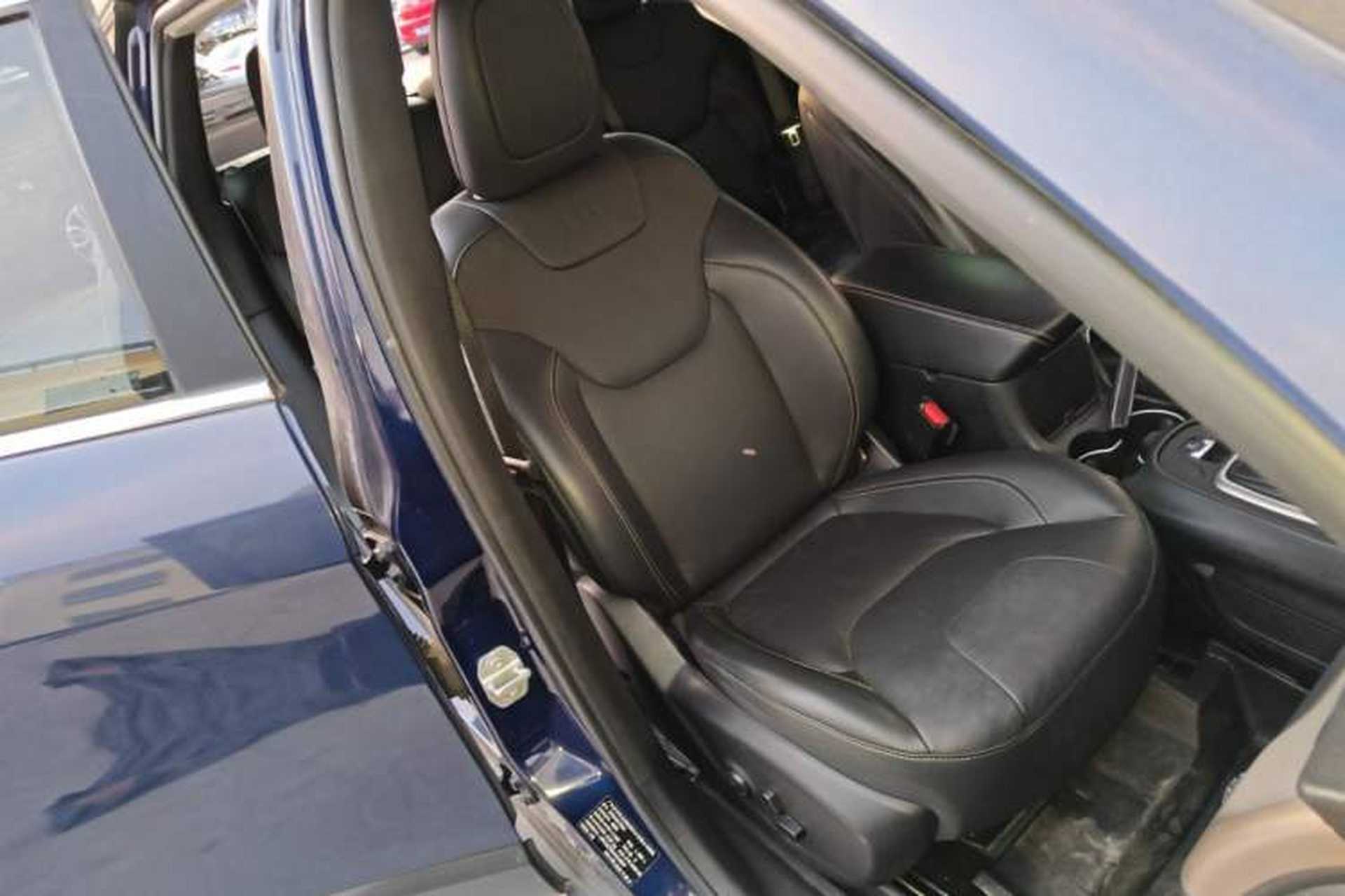 Used Jeep Cherokee 2017 2.0L Superior Edition Right Front Seat