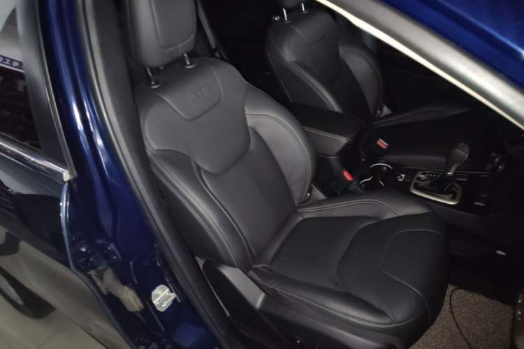 Used Jeep Cherokee 2017 2.4L Leading Smart Edition Right Front Seat