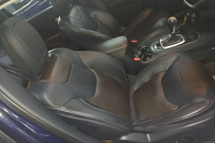 Used Jeep Cherokee 2017 2.4L Leading Smart Edition Right Front Seat
