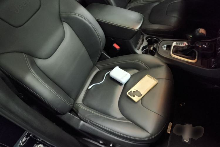 Used Jeep Cherokee 2017 2.4L Excellence Edition Right Front Seat