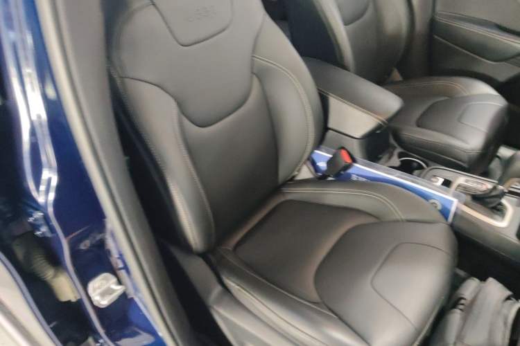 Used Jeep Cherokee 2017 2.0L Superior Edition Right Front Seat