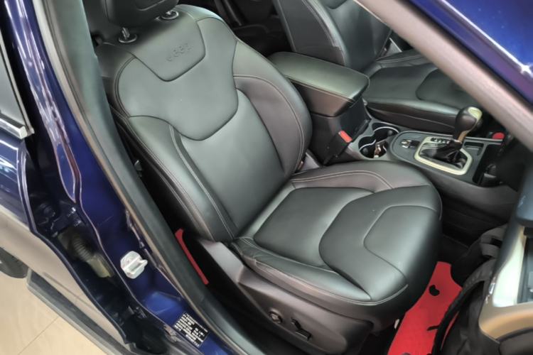 Used Jeep Cherokee 2017 2.0L Superior Edition Right Front Seat