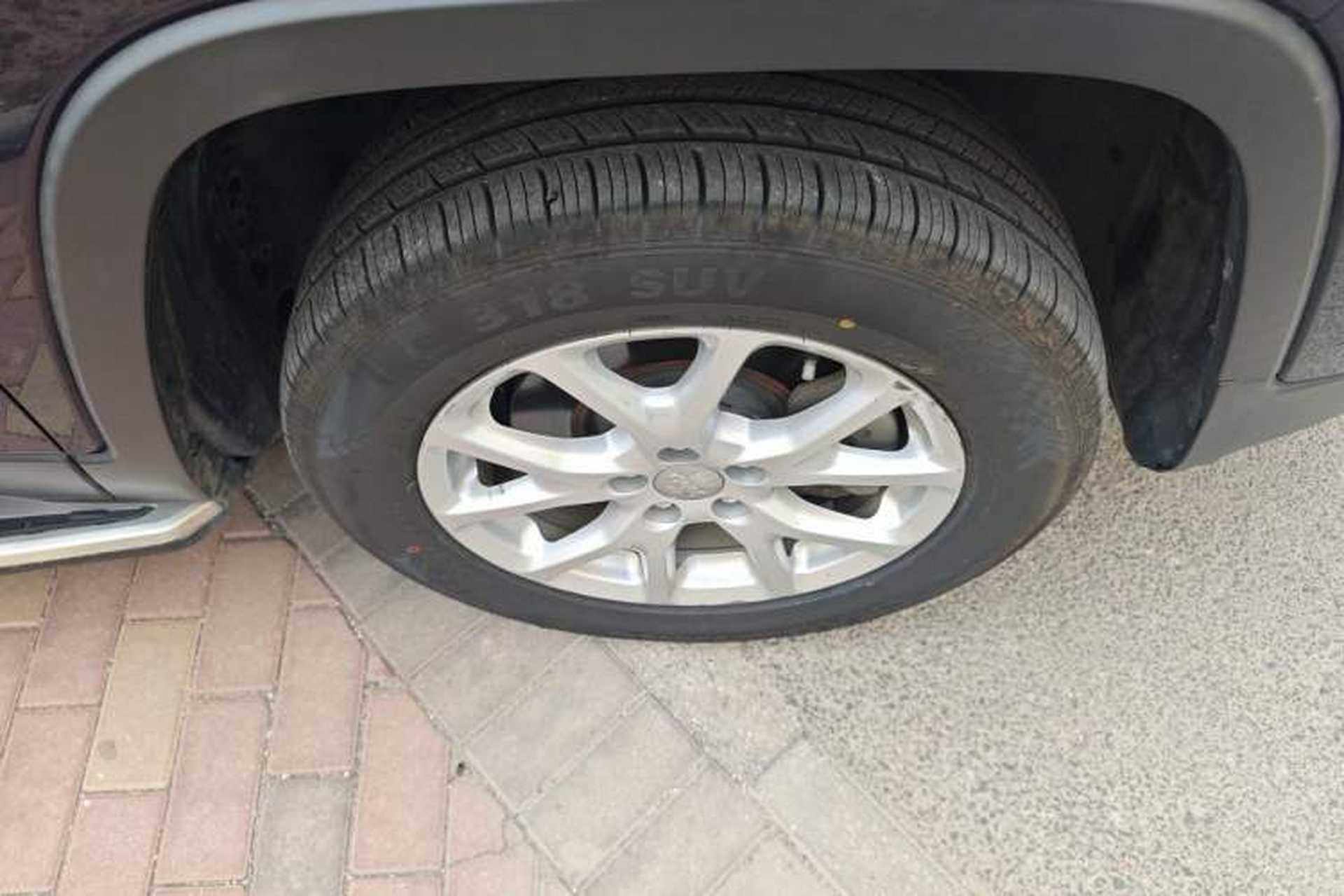 Used Jeep Cherokee 2017 2.4L Leading Smart Edition Right Front Wheel Hub
