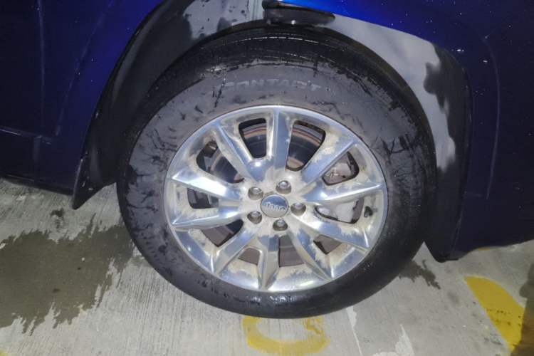 Used Jeep Cherokee 2017 2.4L Superior Edition Right Front Wheel Hub