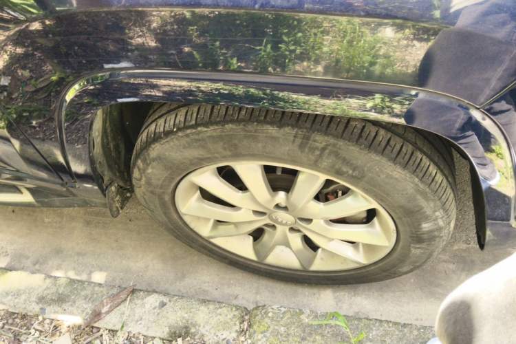 Used Jeep Cherokee 2017 2.4L Professional Smart Edition Right Front Wheel Hub