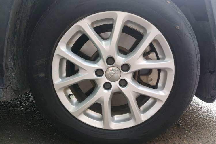 Used Jeep Cherokee 2017 2.4L Leading Smart Edition Right Front Wheel Hub