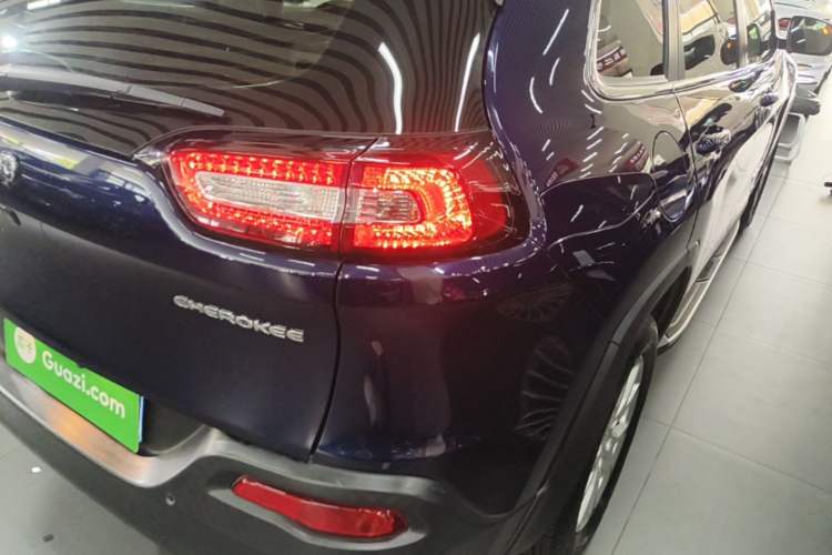 Used Jeep Cherokee 2017 2.0L Superior Edition Right Rear Taillight