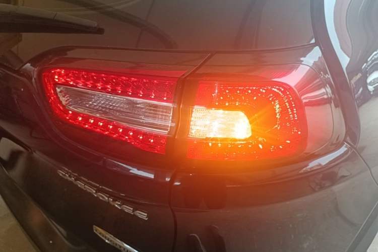 Used Jeep Cherokee 2017 2.0L Superior Edition Right Rear Taillight
