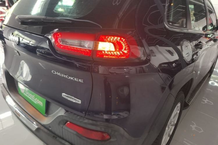 Used Jeep Cherokee 2017 2.0L Superior Edition Right Rear Taillight