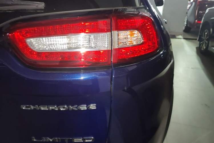 Used Jeep Cherokee 2017 2.4L Leading Smart Edition Right Rear Taillight