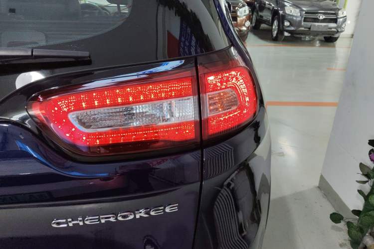 Used Jeep Cherokee 2017 2.0L Superior Edition Right Rear Taillight