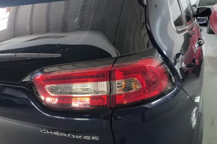 Used Jeep Cherokee 2017 2.0L Superior Edition Right Rear Taillight