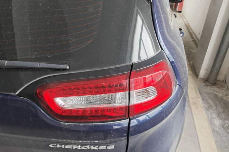 Used Jeep Cherokee 2017 2.0L Superior Edition Right Rear Taillight
