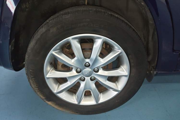 Used Jeep Cherokee 2017 2.4L Professional Smart Edition Right Rear Wheel Hub