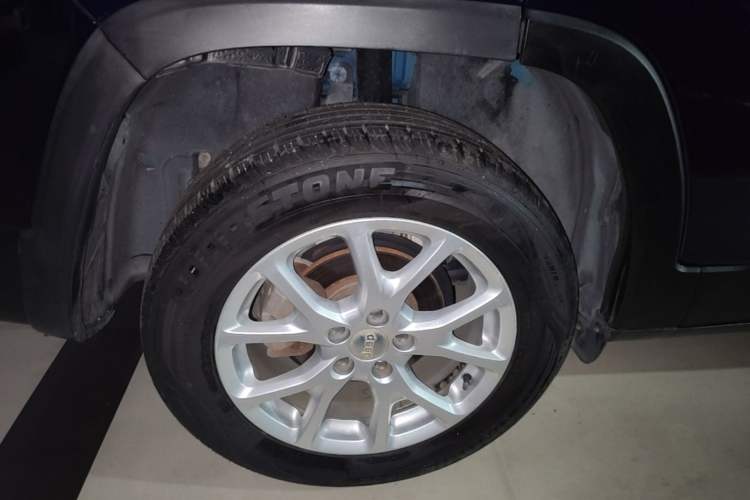 Used Jeep Cherokee 2017 2.4L Leading Smart Edition Right Rear Wheel Hub