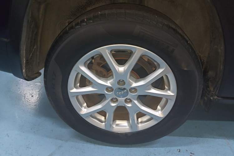 Used Jeep Cherokee 2017 2.4L Leading Smart Edition Right Rear Wheel Hub