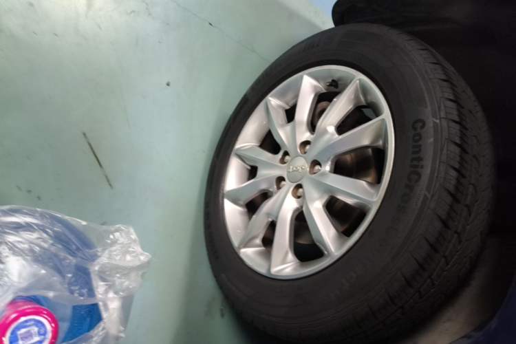 Used Jeep Cherokee 2017 2.4L Excellence Edition Right Rear Wheel Hub