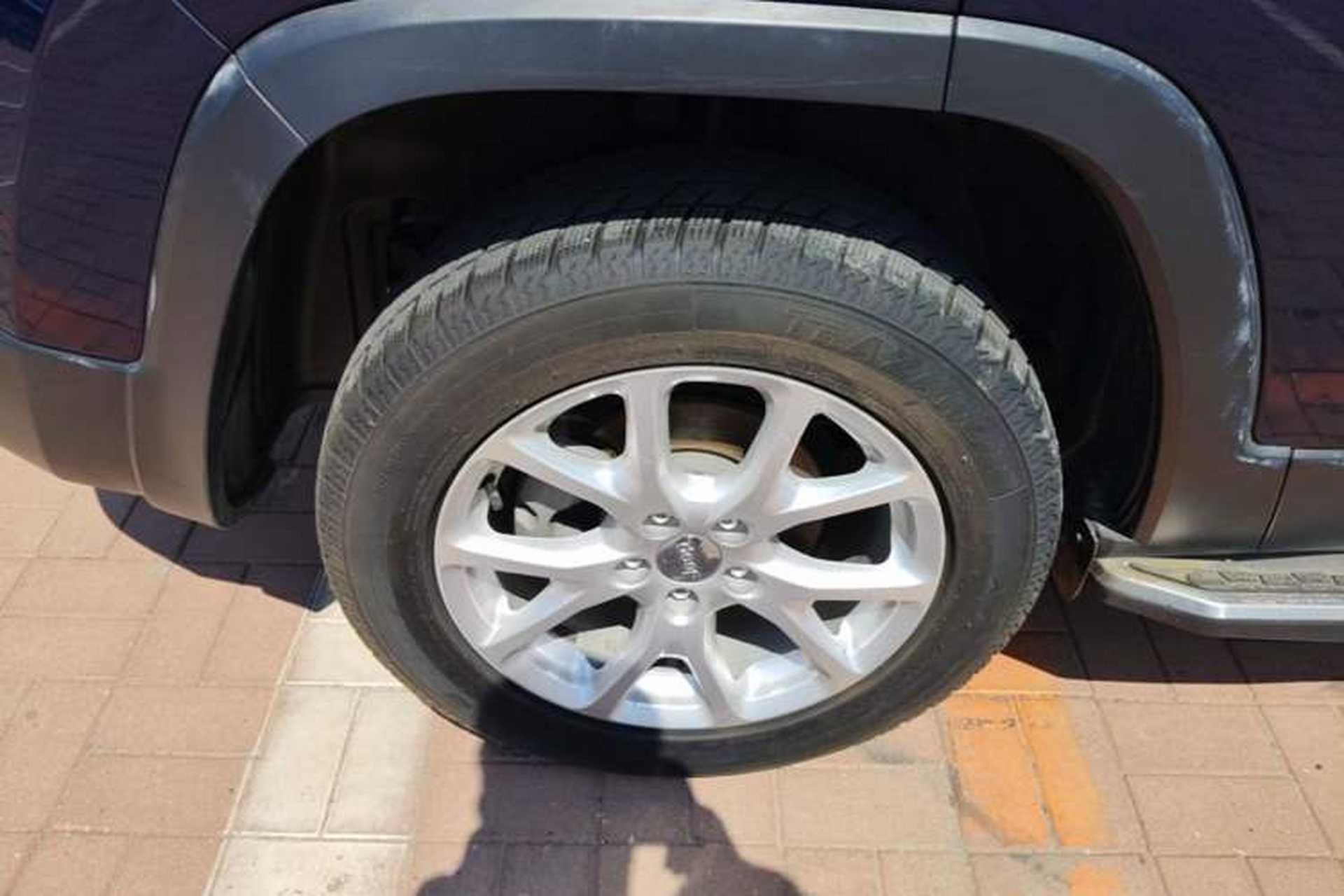 Used Jeep Cherokee 2017 2.0L Superior Edition Right Rear Wheel Hub